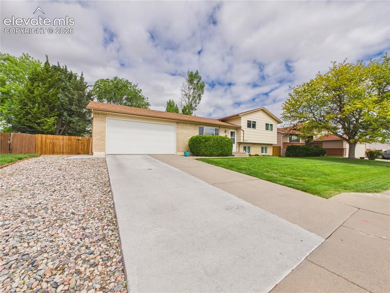 2117 Chautard Dr, Pueblo, CO 81005