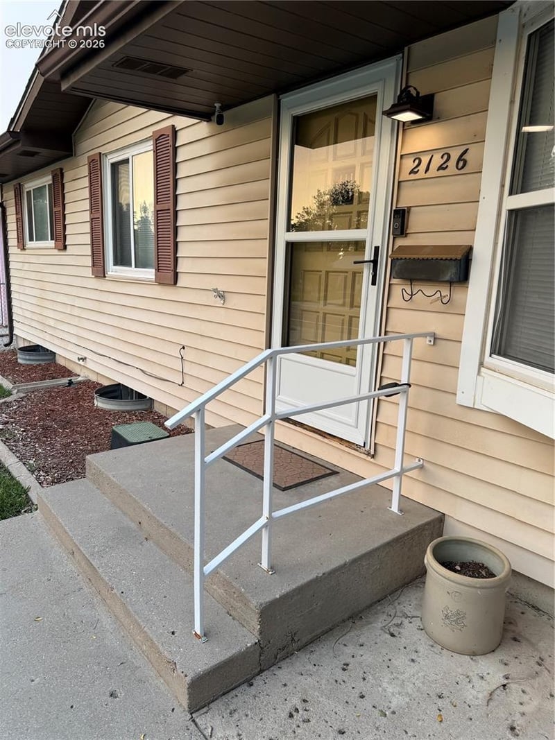 2126 Vinewood Ln, Pueblo, CO 81005