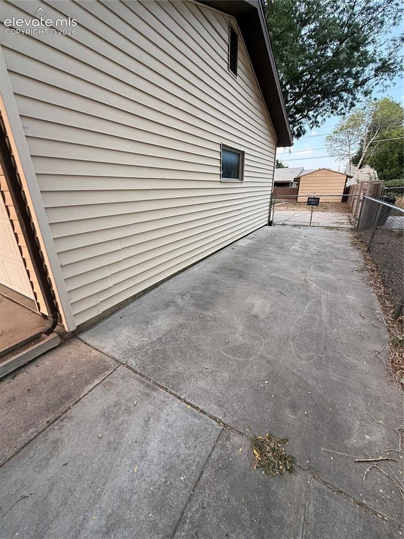 2126 Vinewood Ln, Pueblo, CO 81005