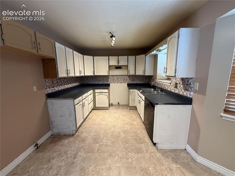 2140 Crystal River Dr, Colorado Springs, CO 80915