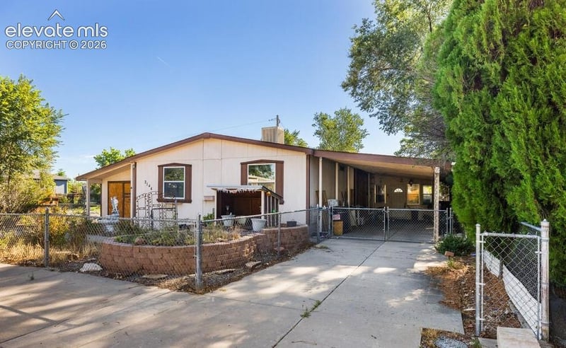 2144 Hellbeck Dr, Pueblo, CO 81005