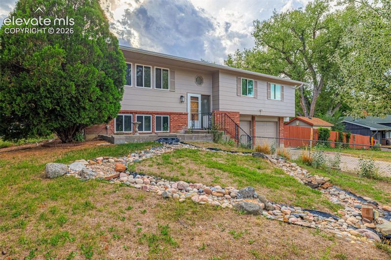 216 De La Vista St, Colorado Springs, CO 80911