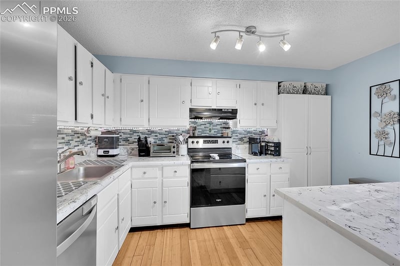 218 W Rockrimmon Blvd #C, Colorado Springs, CO 80919