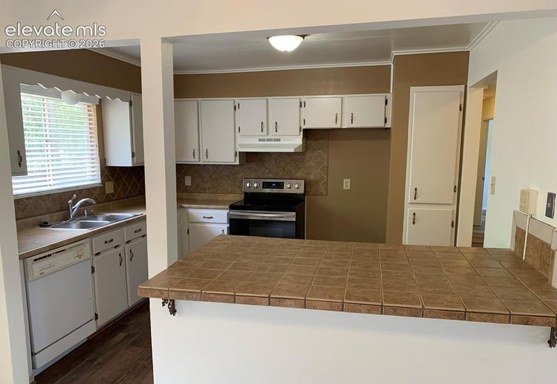 2215 Montezuma Rd, Pueblo, CO 81003