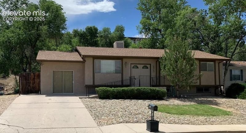 2215 Montezuma Rd, Pueblo, CO 81003
