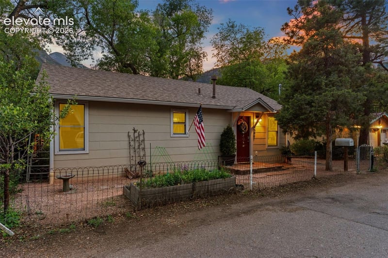 227 Pilot Knob Ave, Manitou Springs, CO 80829