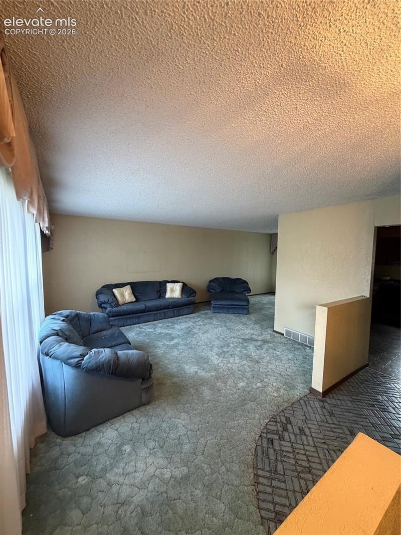 23 Ironweed Dr, Pueblo, CO 81001