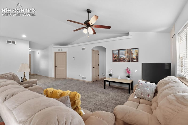 2326 Cliffmoor Ln, Pueblo, CO 81008