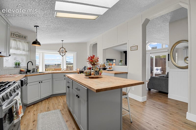 2329 Southpark Rd, Florissant, CO 80816
