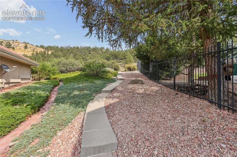 2350 Pinhigh Ct, Colorado Springs, CO 80907