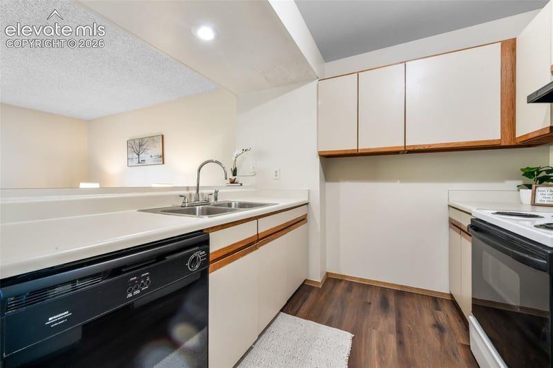 2393 Lexington Village Ln, Colorado Springs, CO 80916