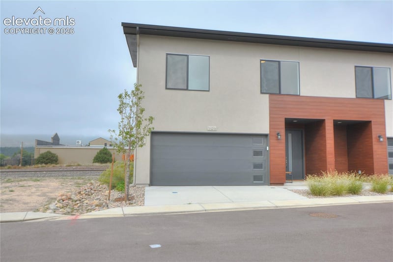241 Front St #101, Monument, CO 80132
