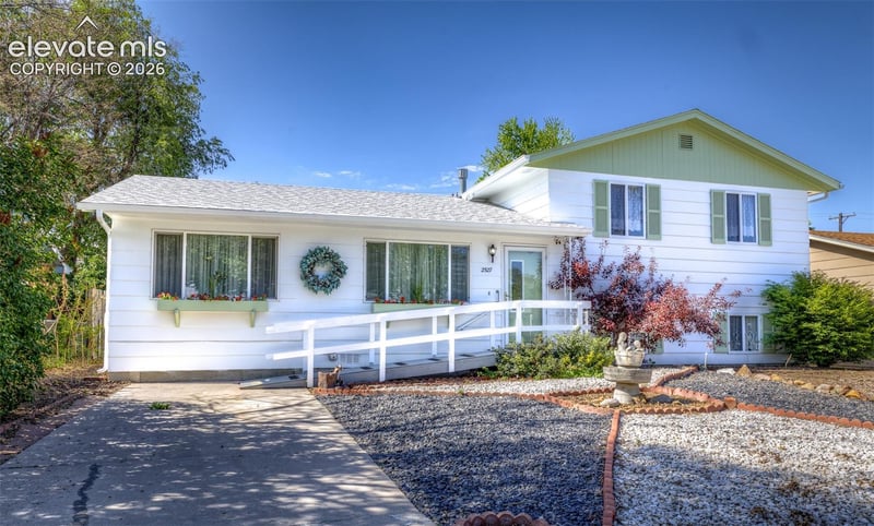 2527 E Caramillo St, Colorado Springs, CO 80909
