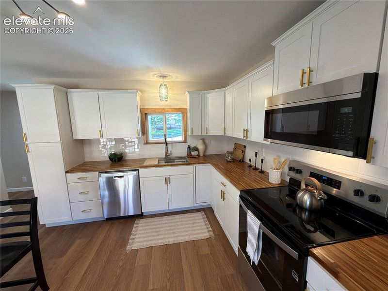 253 Everett Dr, Colorado Springs, CO 80911