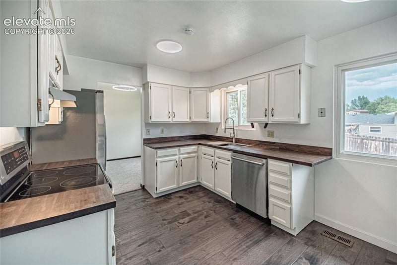 2725 Lavarie Dr, Colorado Springs, CO 80917