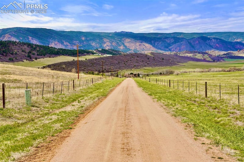 2801 Verbena Dr, Larkspur, CO 80118