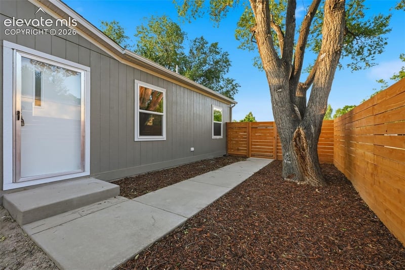 281 E Stewart Dr, Pueblo, CO 81007