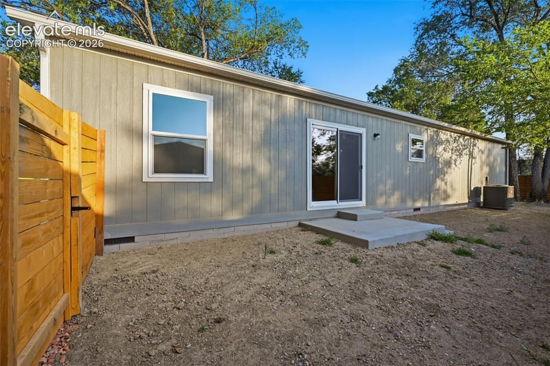 281 E Stewart Dr, Pueblo, CO 81007
