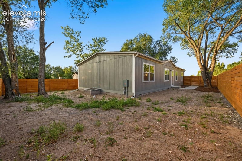 281 E Stewart Dr, Pueblo, CO 81007