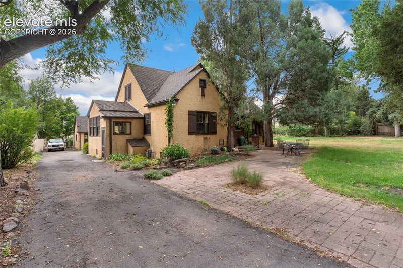 29 Cheyenne Mountain Blvd, Colorado Springs, CO 80906
