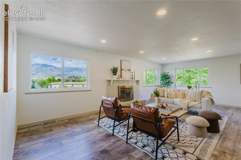 2927 Garden Hill Dr, Colorado Springs, CO 80904