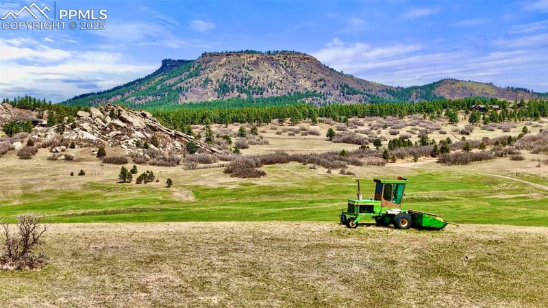 3 S Perry Park Rd, Larkspur, CO 80118