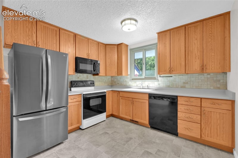 30 Sandra Ln, Manitou Springs, CO 80829