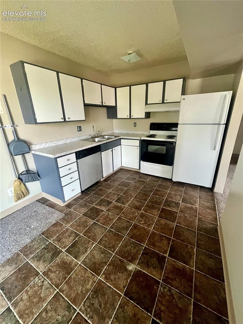 3035 E Fountain Blvd, Colorado Springs, CO 80910