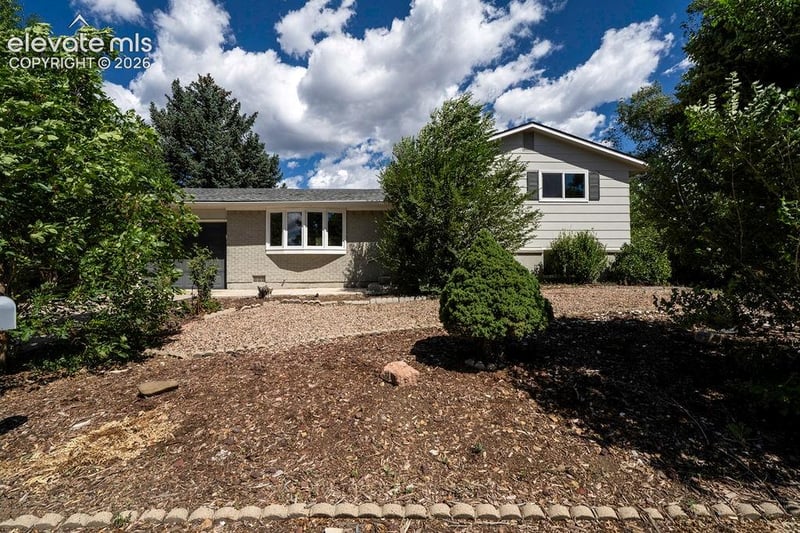 320 Cranbrook Cir, Colorado Springs, CO 80906