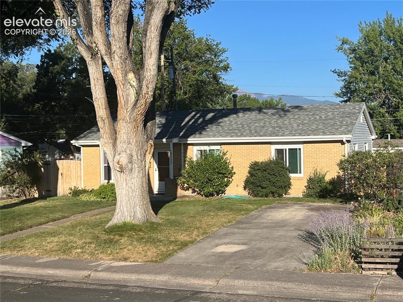 3202 Poinsetta Dr, Colorado Springs, CO 80907