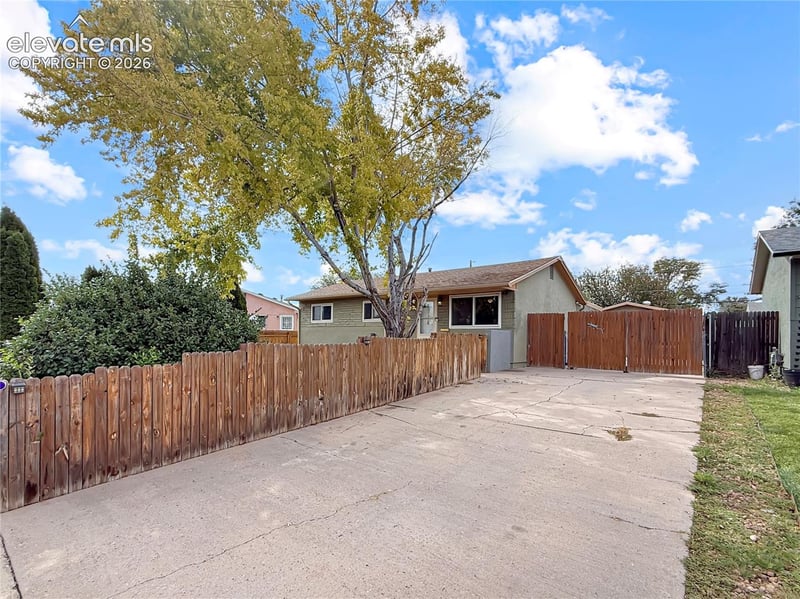 3206 Canterbury Ln, Pueblo, CO 81005