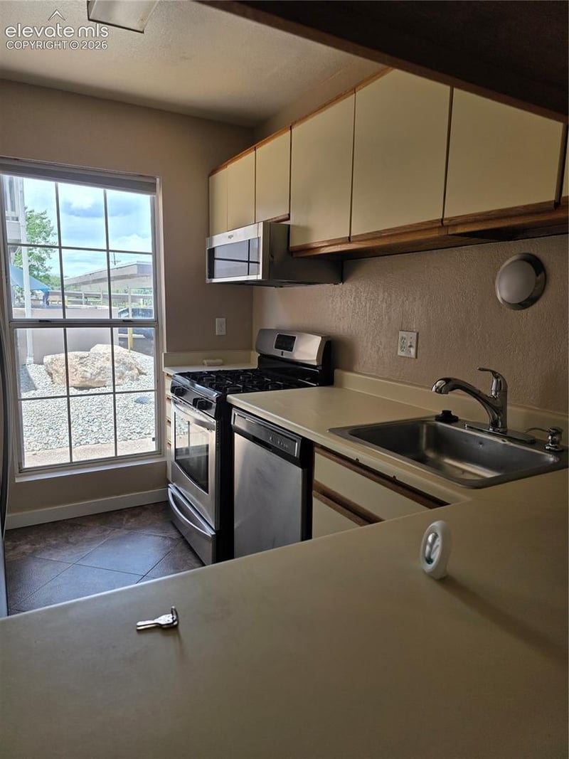 3250 Van Teylingen Dr #H, Colorado Springs, CO 80917
