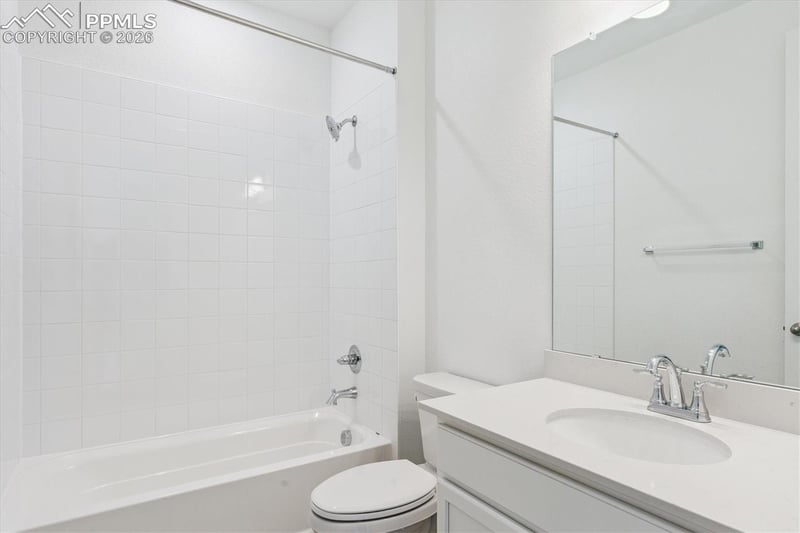 3302 Bella Notte Dr, Pueblo, CO 81001