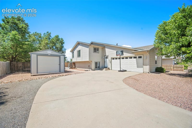 34 E Bonanza Dr, Pueblo, CO 81007