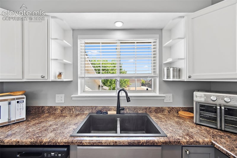 34 E Bonanza Dr, Pueblo, CO 81007