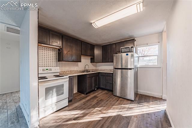 3412 Devonshire Ln, Pueblo, CO 81005