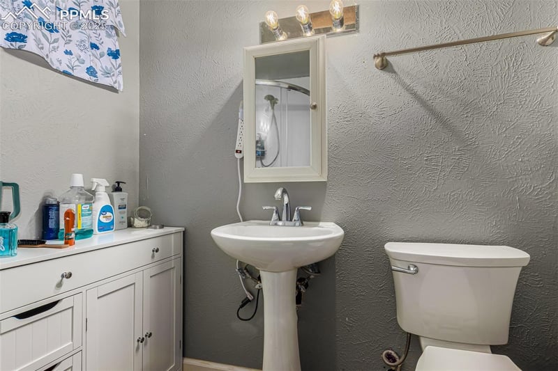 342 Mount View Ln, Fountain, CO 80817