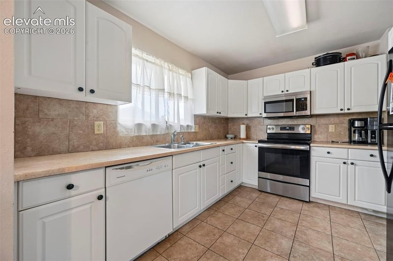36 Wheatridge Dr, Pueblo, CO 81005