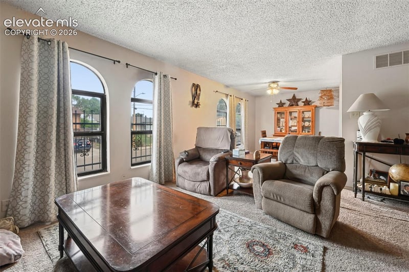36 Wheatridge Dr, Pueblo, CO 81005