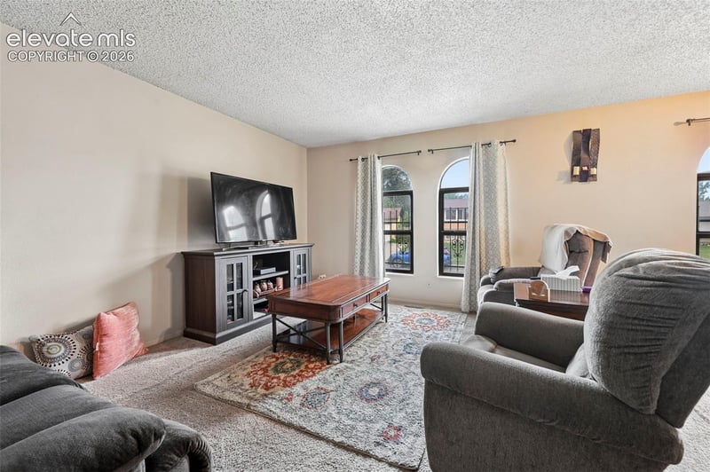 36 Wheatridge Dr, Pueblo, CO 81005