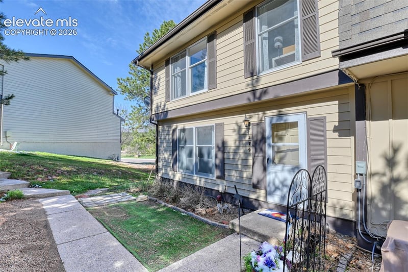 379 Raspberry Ln, Monument, CO 80132