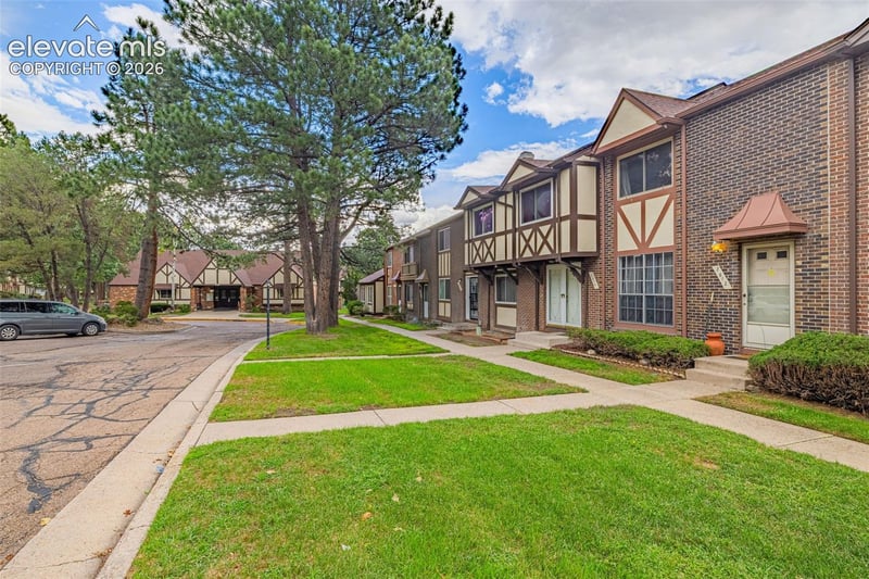3812 Constitution Ave, Colorado Springs, CO 80909