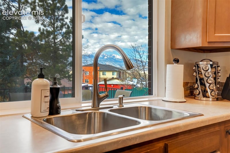3812 Somerset Dr, Colorado Springs, CO 80907