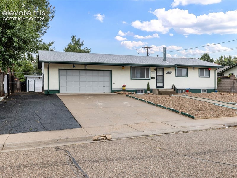 3950 Fairfield Ln, Pueblo, CO 81005