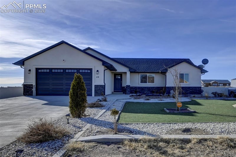 40 E Lyons Dr, Pueblo, CO 81007