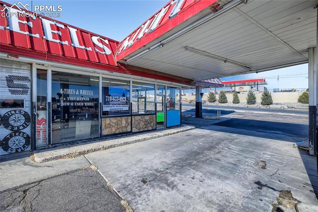 404 S Circle Dr, Colorado Springs, CO 80910