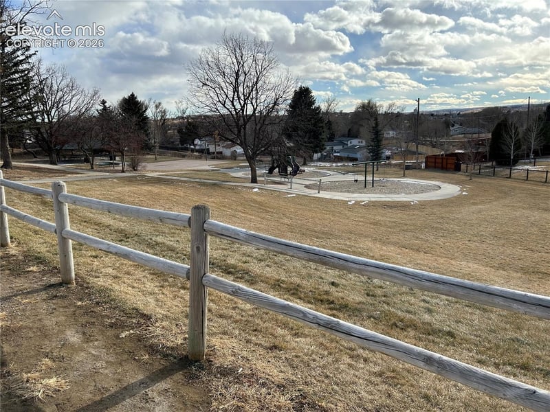 414 Sinton Ave, Colorado Springs, CO 80906