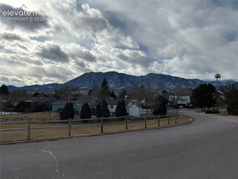414 Sinton Ave, Colorado Springs, CO 80906