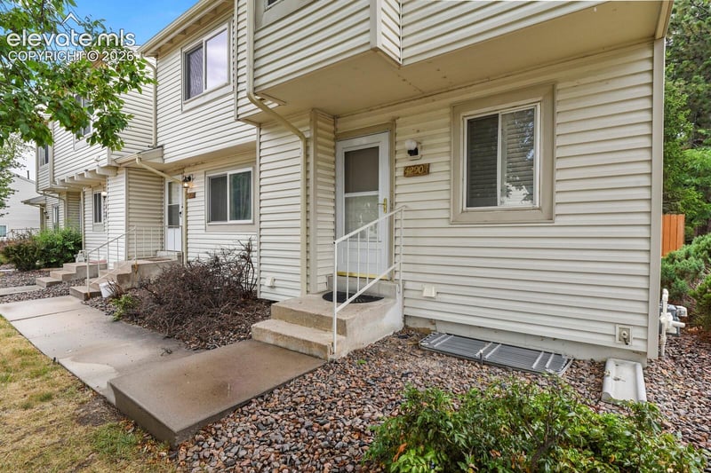 4290 S Mobile Cir #A, Aurora, CO 80013