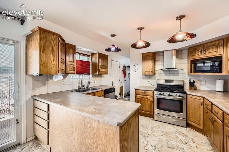 43 Fordham Cir, Pueblo, CO 81005
